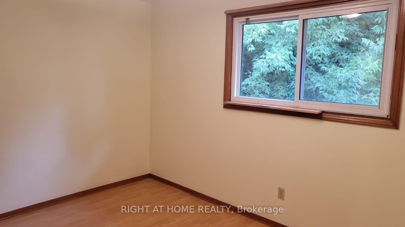 Photo 12 of 31 Manitou Crescent, Brampton, Central Park — HOMEH