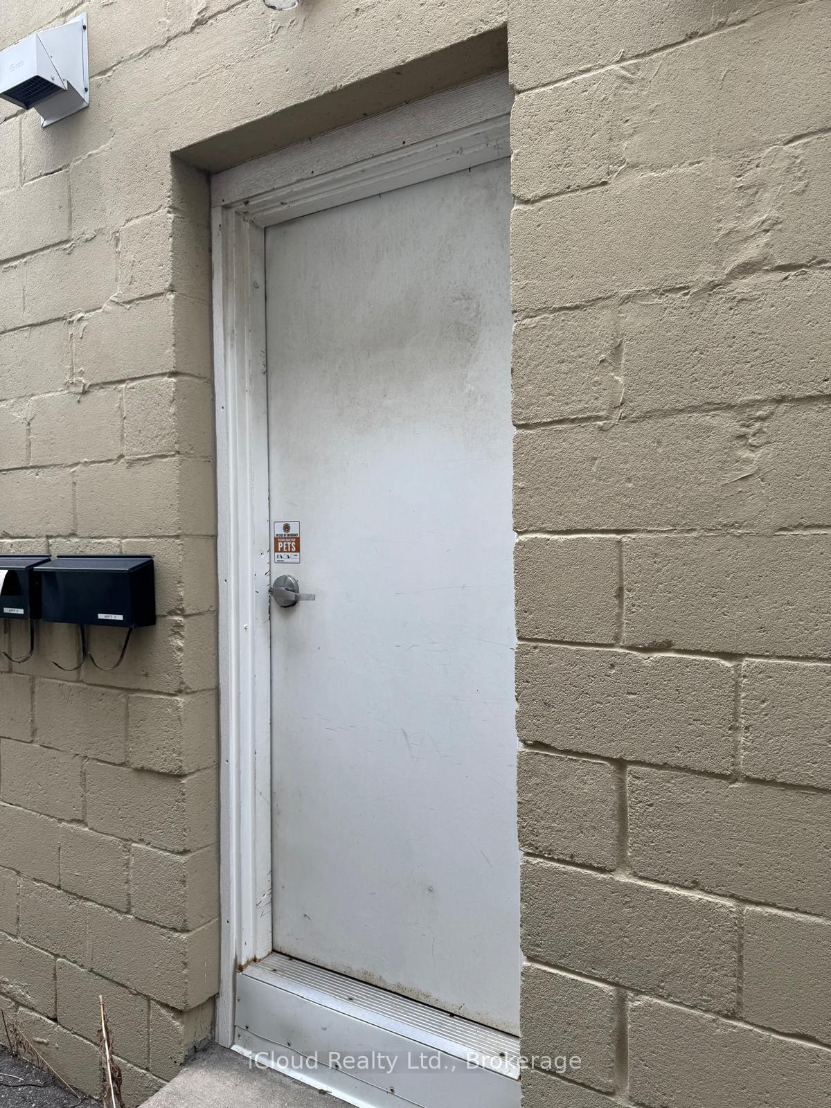 Photo 2 of Unit 2C, 795 Lakeshore Road E, Mississauga, Lakeview — HOMEH