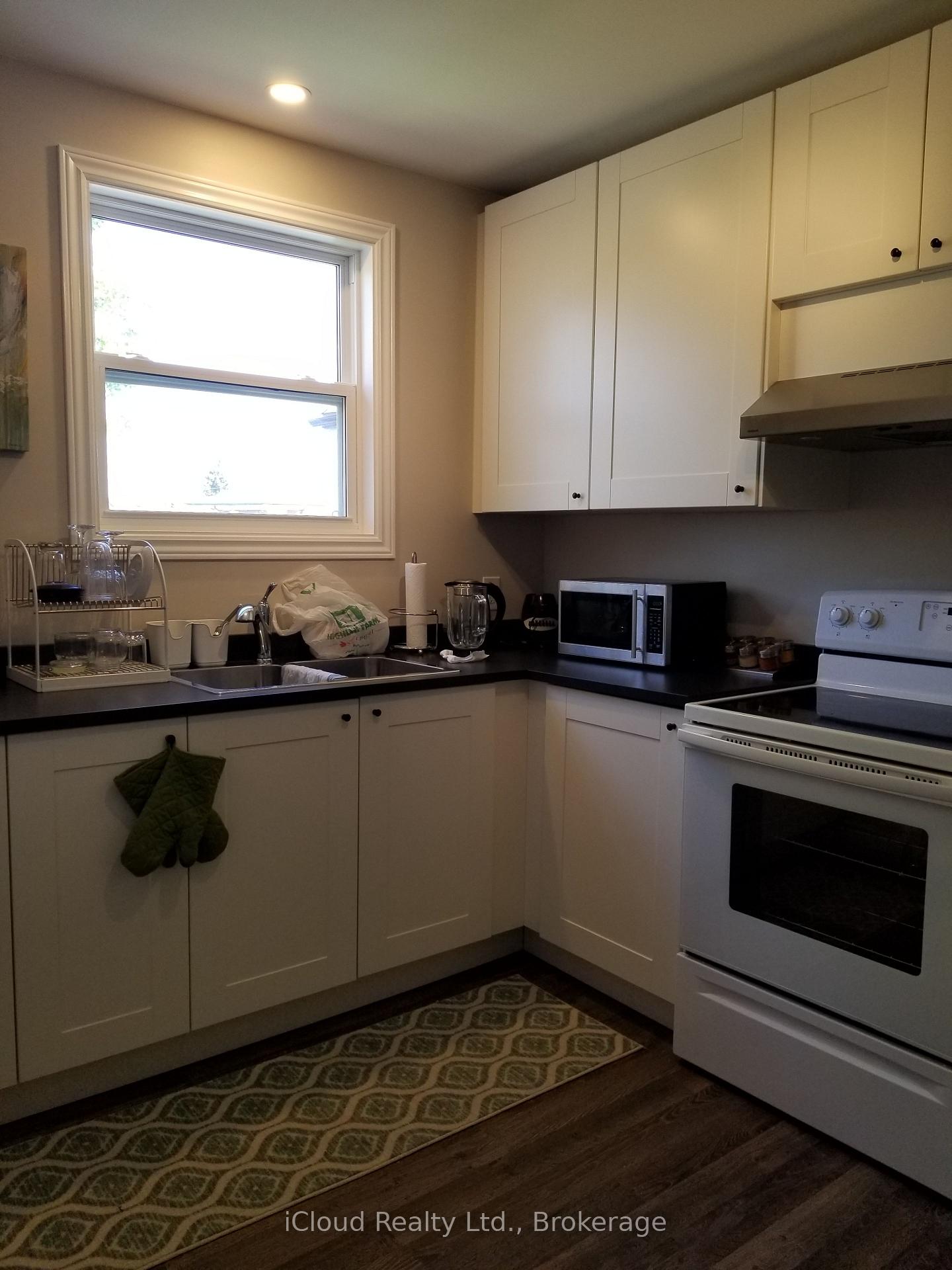 Photo 4 of Unit 2C, 795 Lakeshore Road E, Mississauga, Lakeview — HOMEH