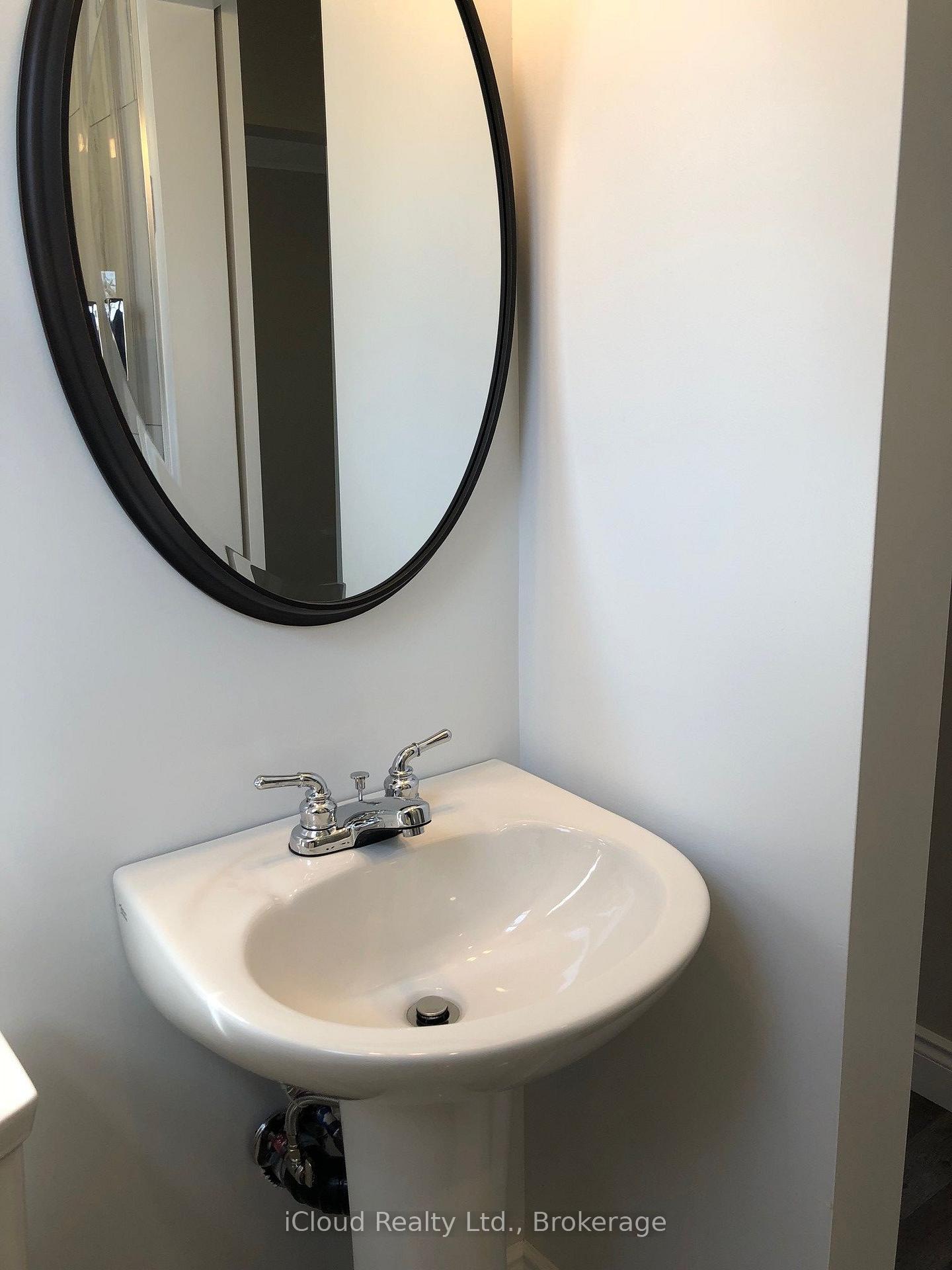 Photo 10 of Unit 2C, 795 Lakeshore Road E, Mississauga, Lakeview — HOMEH