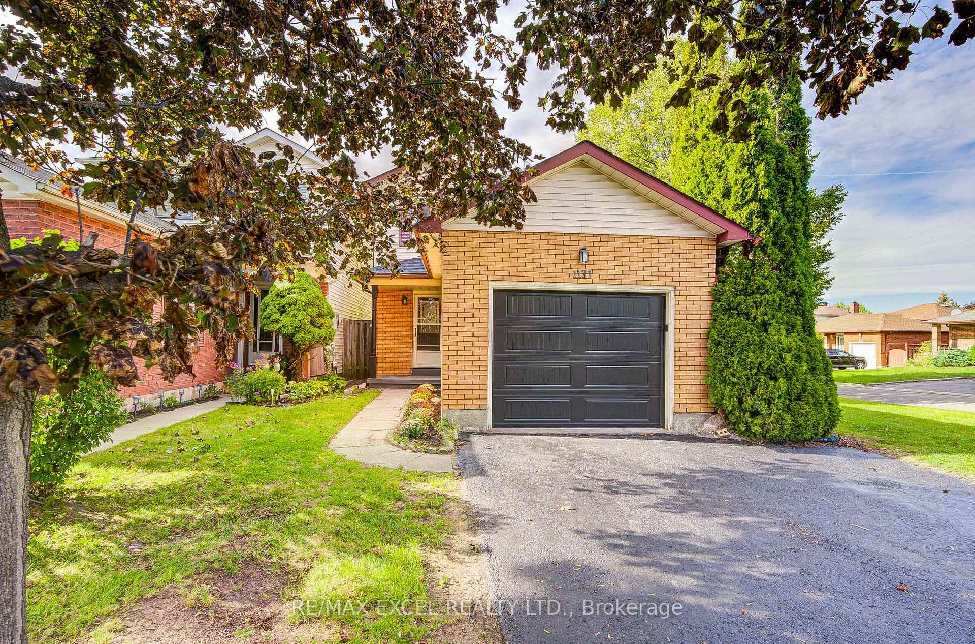 Photo 2 of 1171 Attersley Drive, Oshawa, Pinecrest — HOMEH
