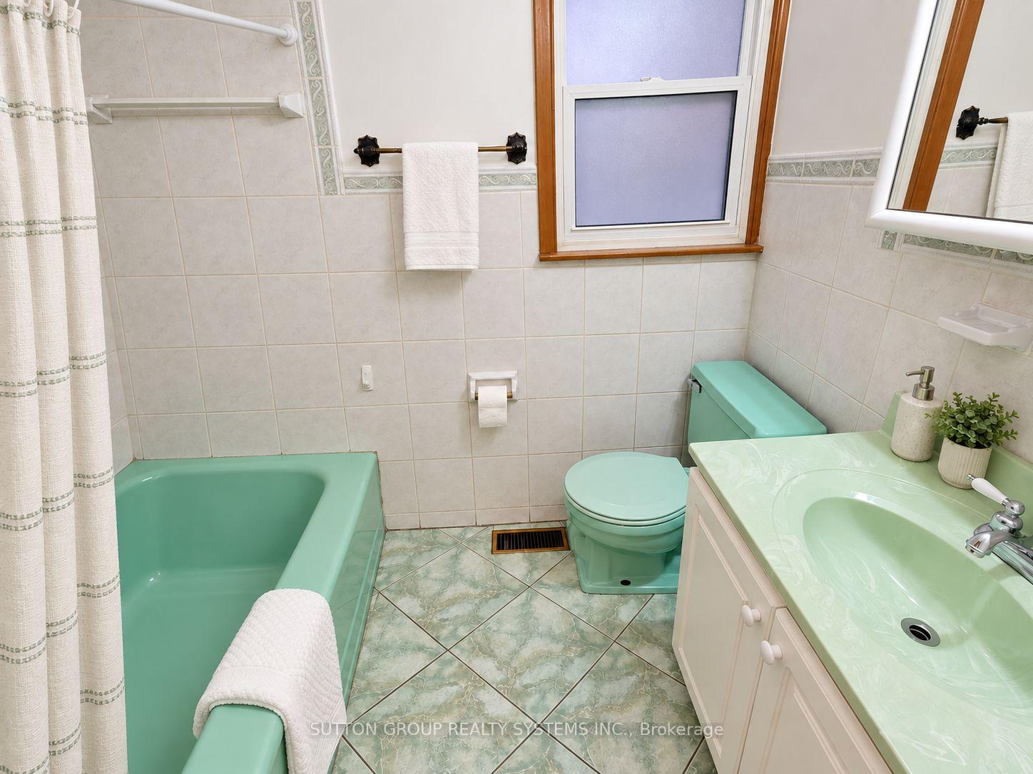 Photo 16 of 142 Ennerdale Road, Toronto, Caledonia-Fairbank — HOMEH