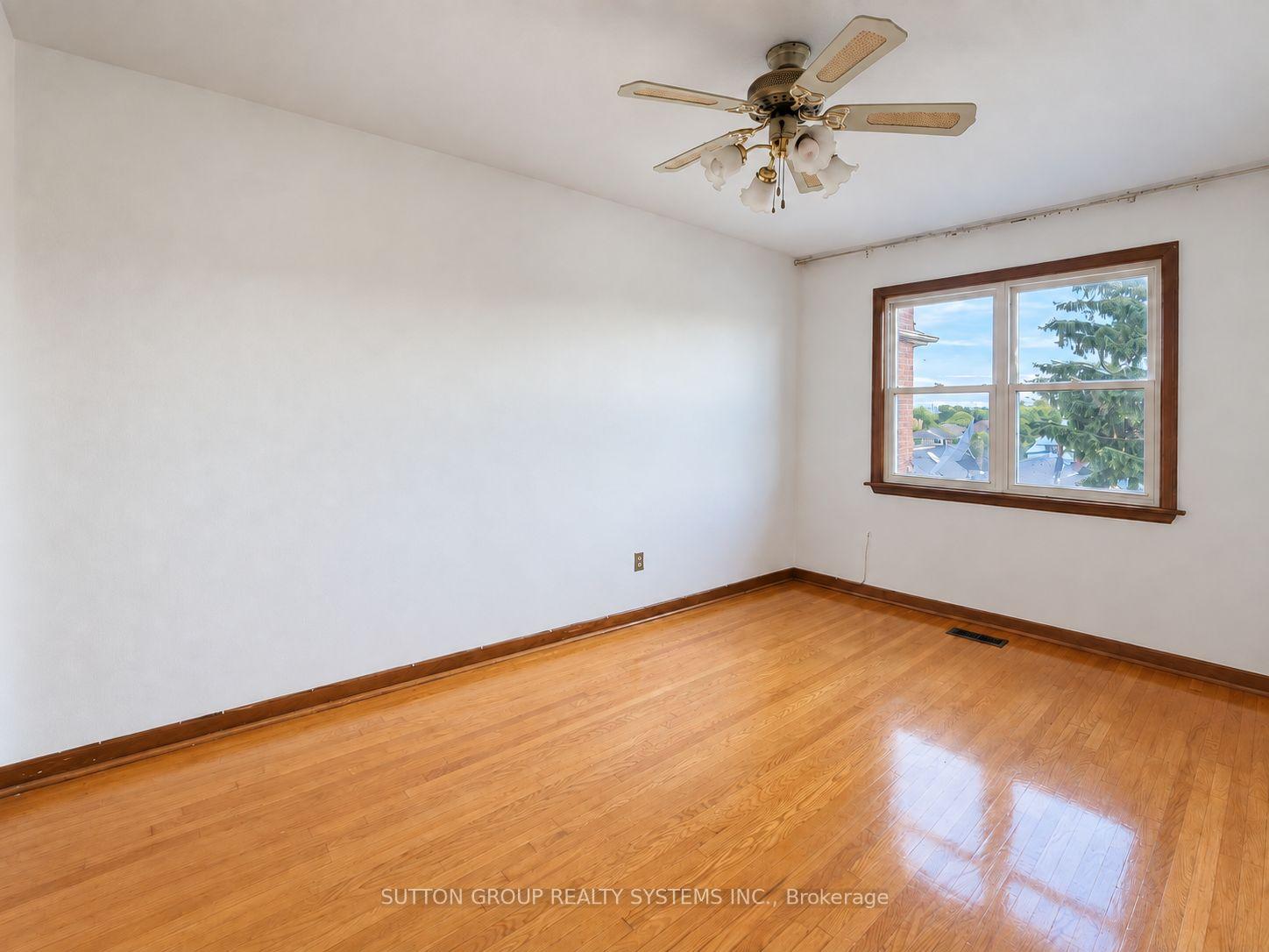 Photo 17 of 142 Ennerdale Road, Toronto, Caledonia-Fairbank — HOMEH