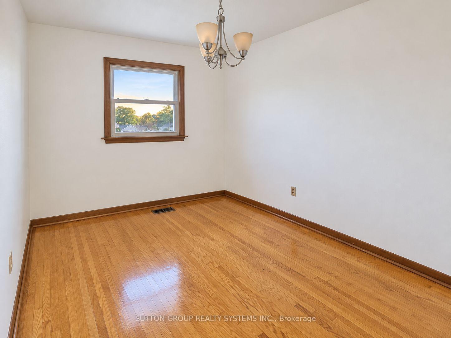 Photo 20 of 142 Ennerdale Road, Toronto, Caledonia-Fairbank — HOMEH