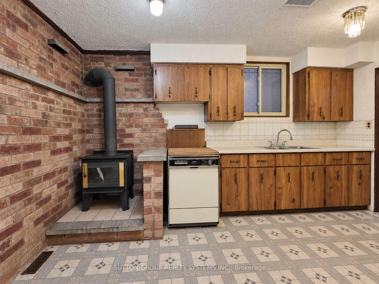 Photo 22 of 142 Ennerdale Road, Toronto, Caledonia-Fairbank — HOMEH