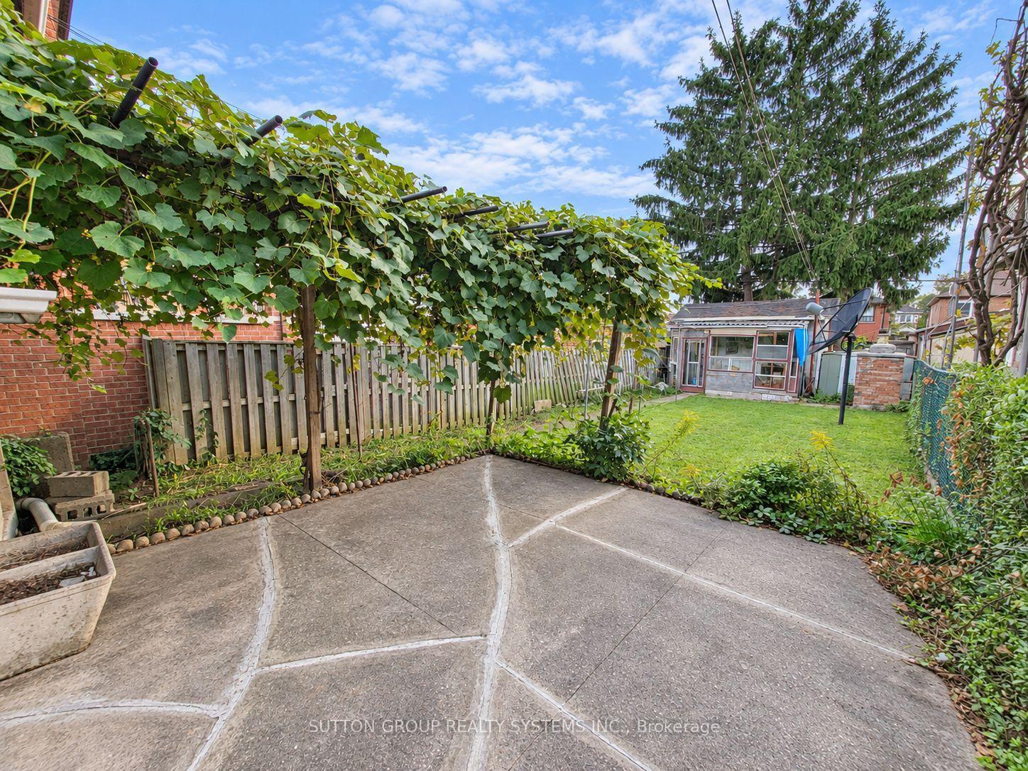 Photo 30 of 142 Ennerdale Road, Toronto, Caledonia-Fairbank — HOMEH