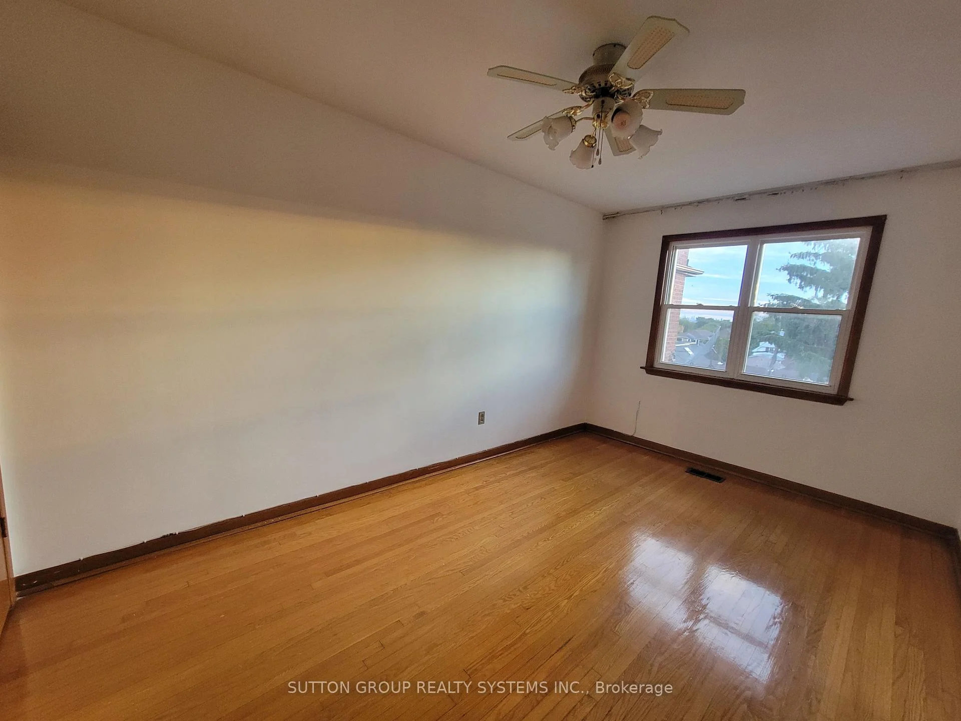 Photo 7 of 142 Ennerdale Road, Toronto, Caledonia-Fairbank — HOMEH