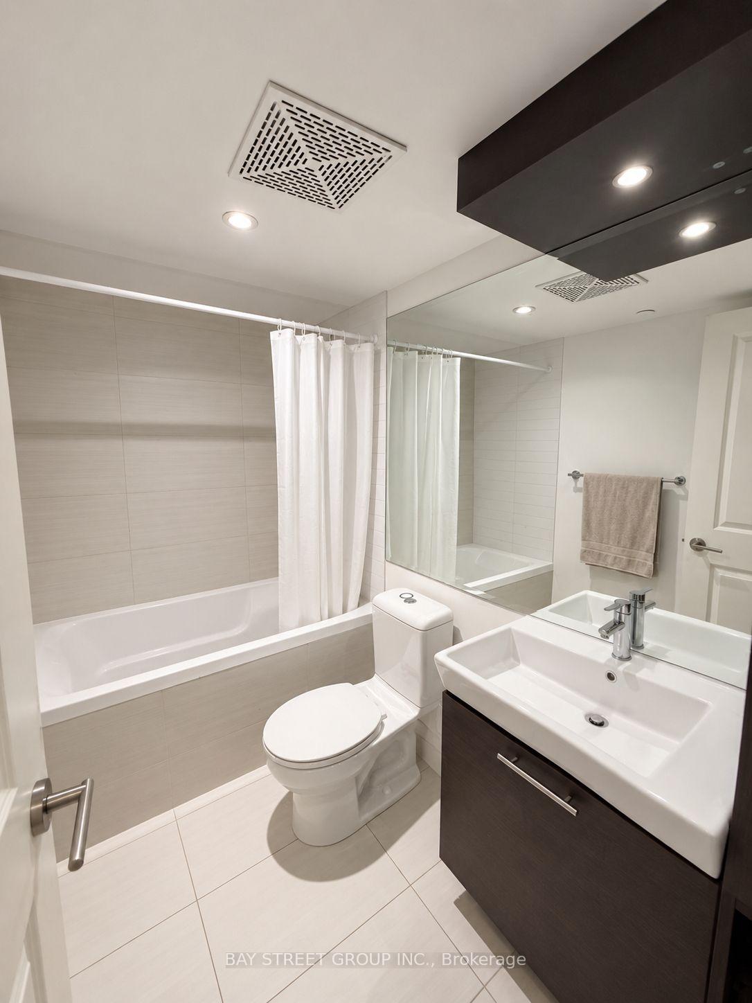 Photo 3 of Unit 3506, 386 Yonge Street, Toronto, Bay Street Corridor — HOMEH