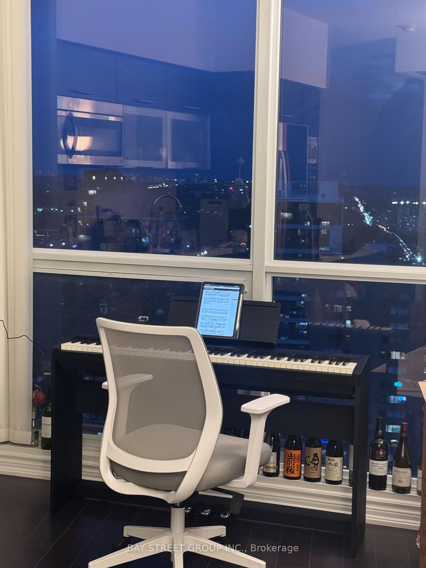 Photo 8 of Unit 3506, 386 Yonge Street, Toronto, Bay Street Corridor — HOMEH