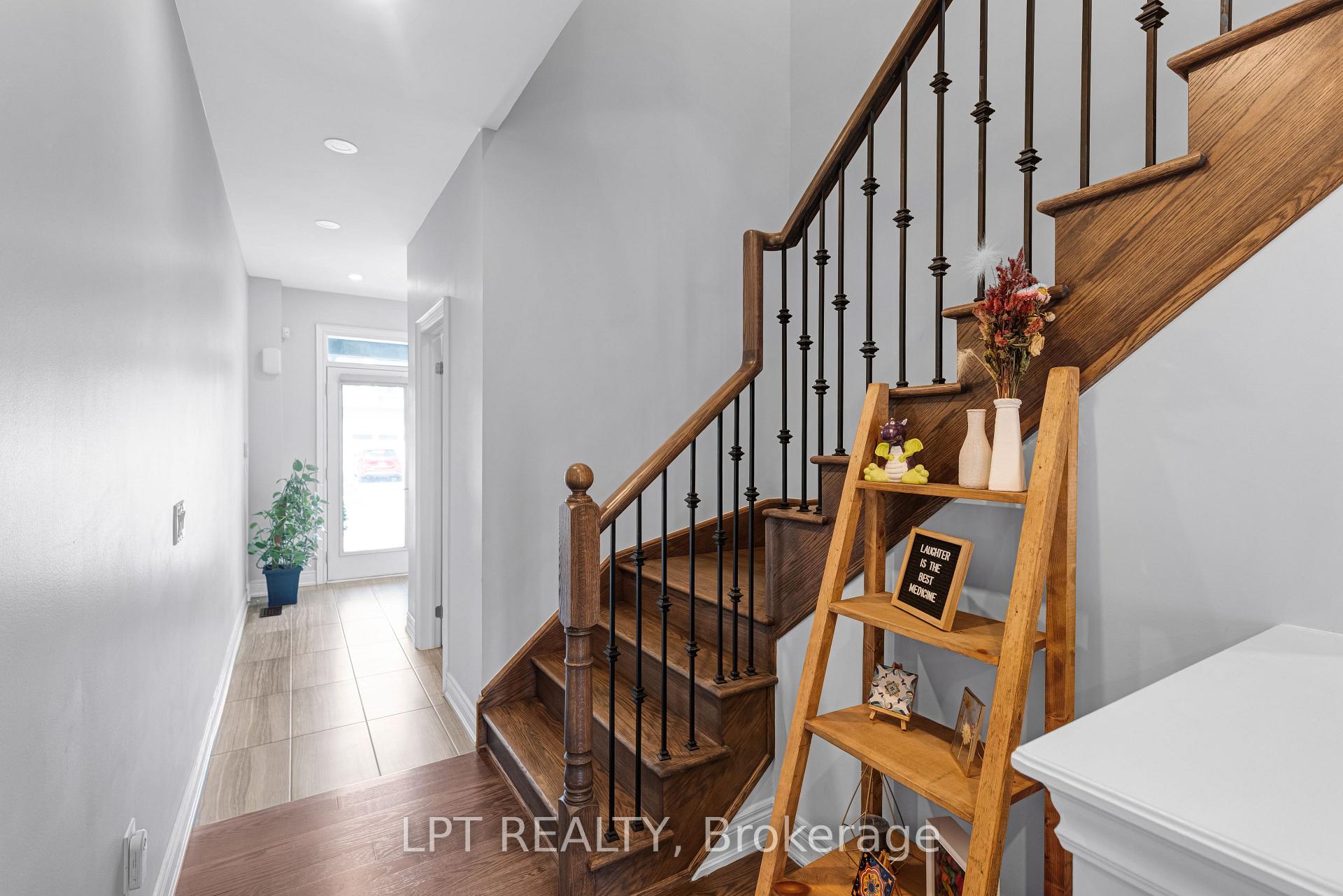 Photo 11 of 33 Mondial Crescent, East Gwillimbury, Queensville — HOMEH