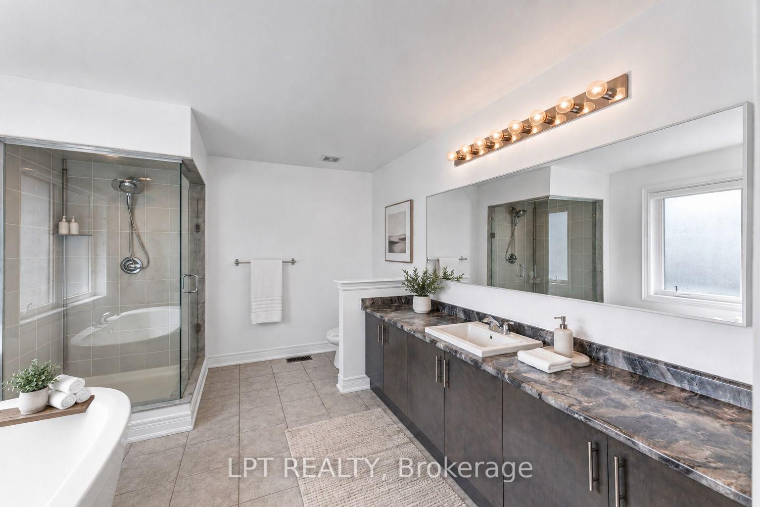 Photo 16 of 33 Mondial Crescent, East Gwillimbury, Queensville — HOMEH