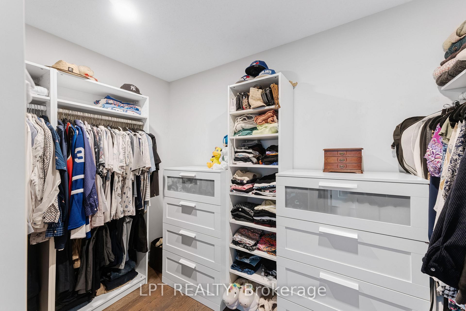 Photo 18 of 33 Mondial Crescent, East Gwillimbury, Queensville — HOMEH