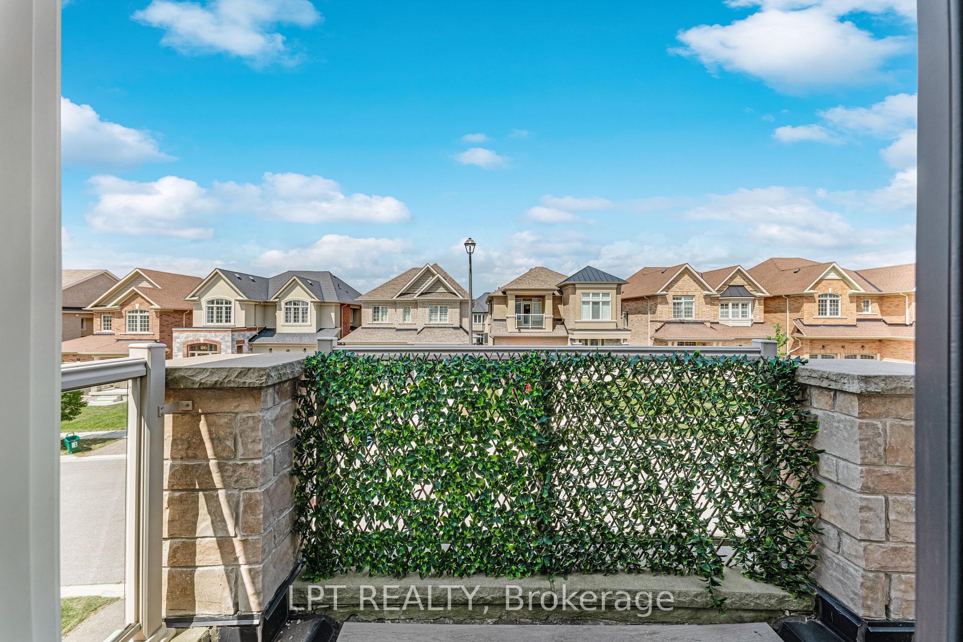 Photo 20 of 33 Mondial Crescent, East Gwillimbury, Queensville — HOMEH