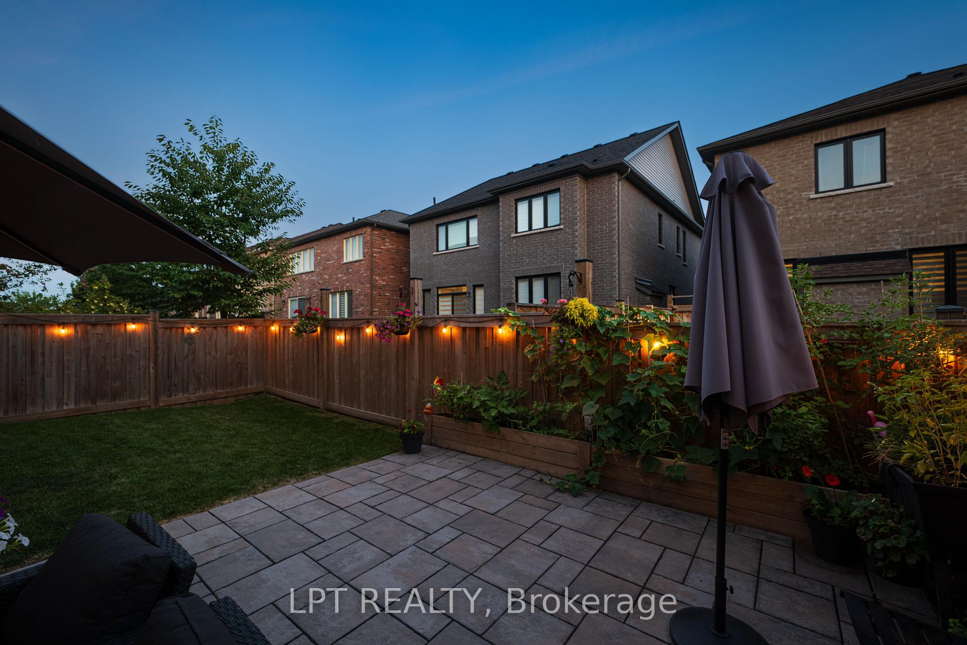Photo 26 of 33 Mondial Crescent, East Gwillimbury, Queensville — HOMEH