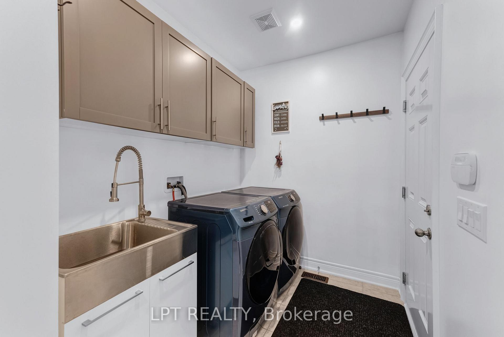 Photo 25 of 33 Mondial Crescent, East Gwillimbury, Queensville — HOMEH