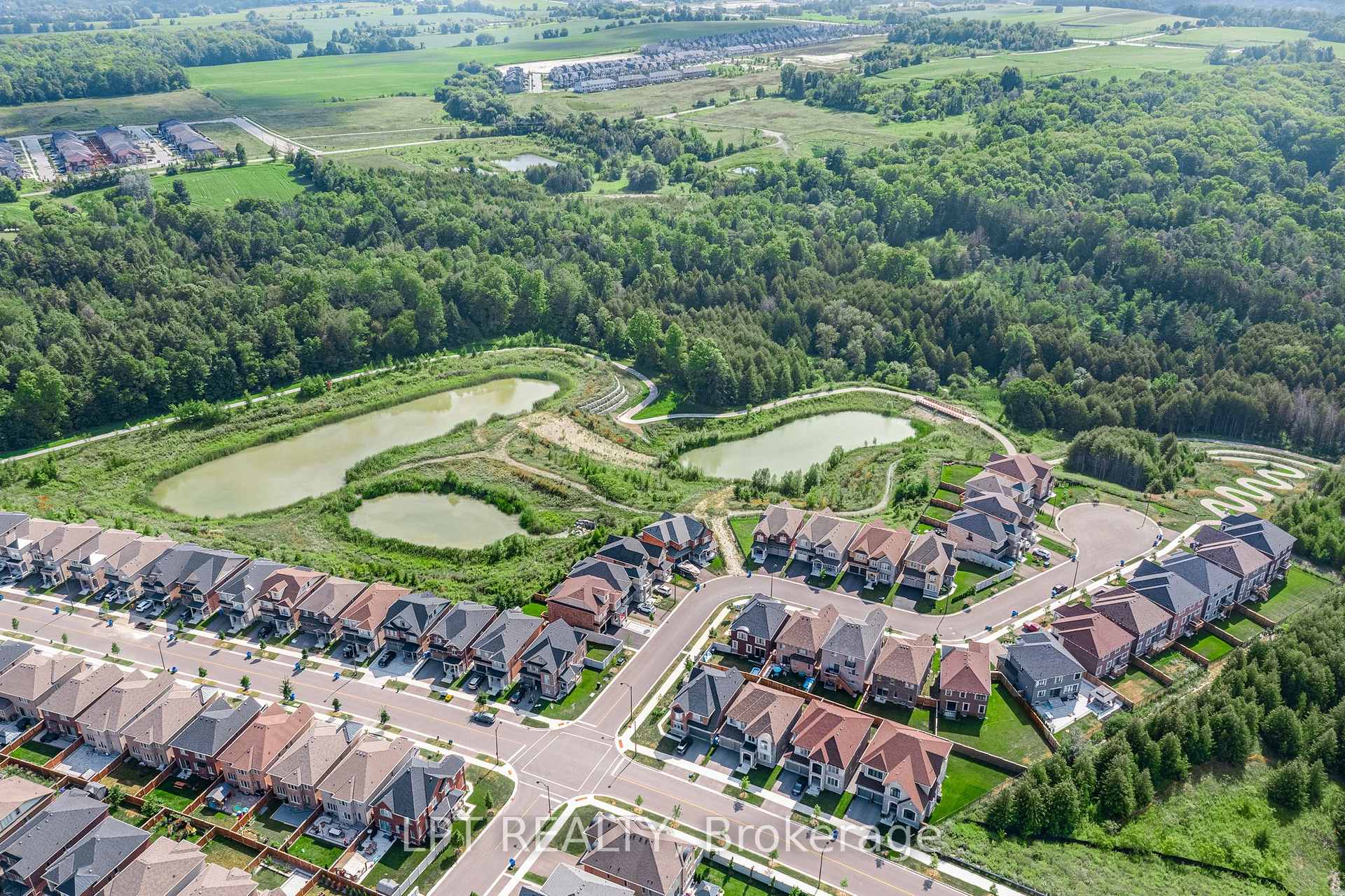 Photo 30 of 33 Mondial Crescent, East Gwillimbury, Queensville — HOMEH