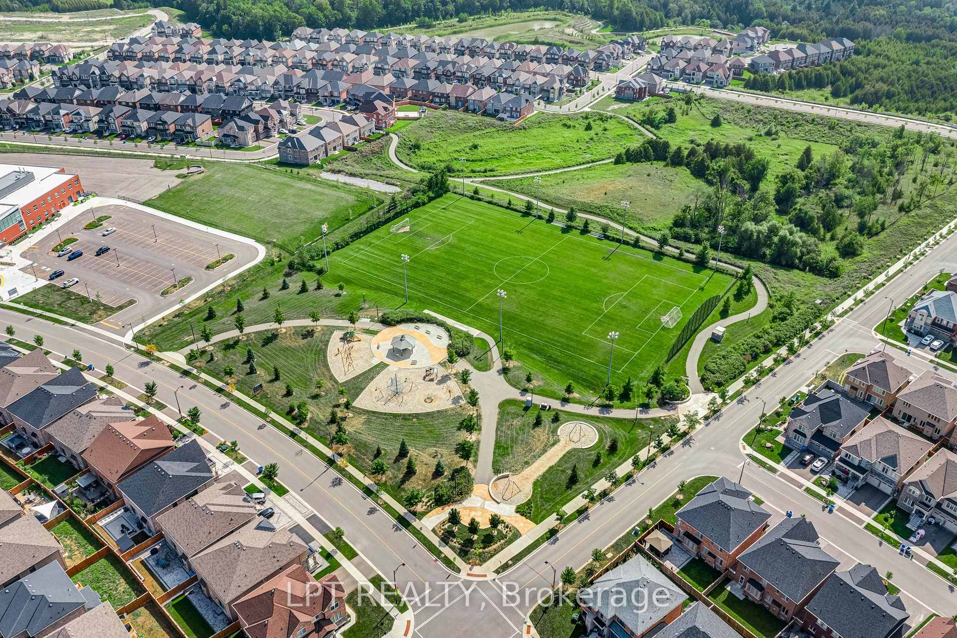 Photo 31 of 33 Mondial Crescent, East Gwillimbury, Queensville — HOMEH