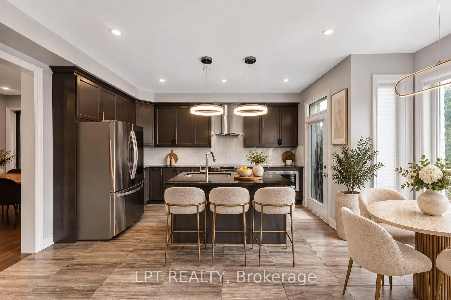Photo 3 of 33 Mondial Crescent, East Gwillimbury, Queensville — HOMEH