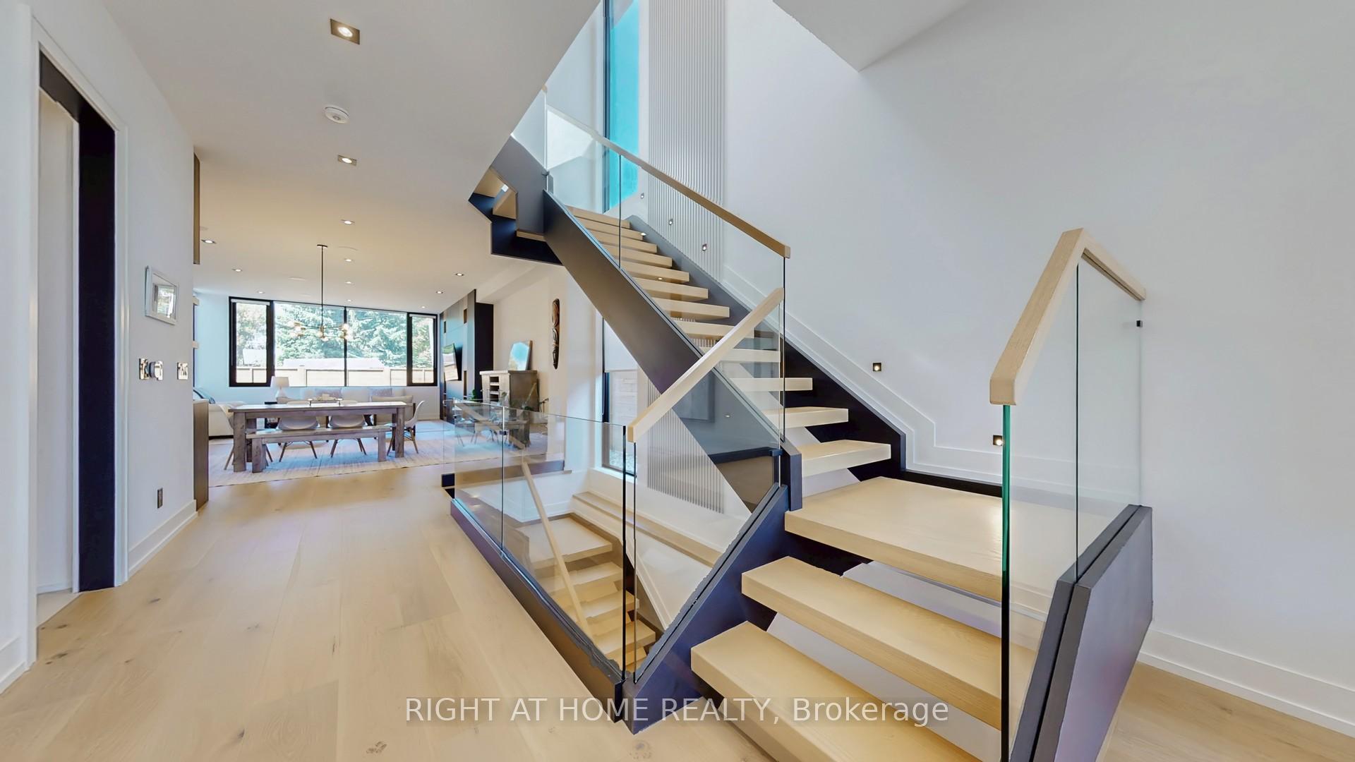 Photo 2 of 845 Seventh Street, Mississauga, Lakeview — HOMEH