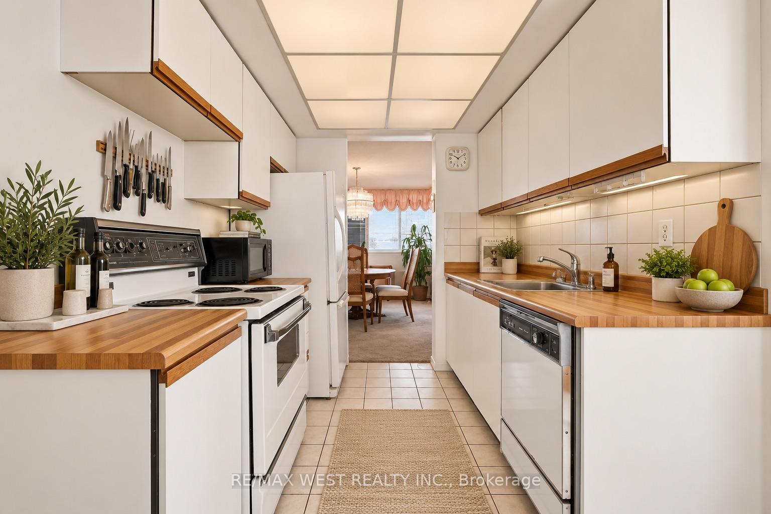 Photo 6 of Unit 2702, 80 Antibes Drive, North York, Westminster-Branson — HOMEH