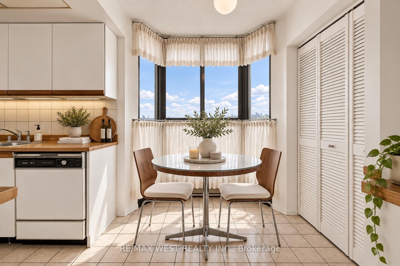 Photo 8 of Unit 2702, 80 Antibes Drive, North York, Westminster-Branson — HOMEH