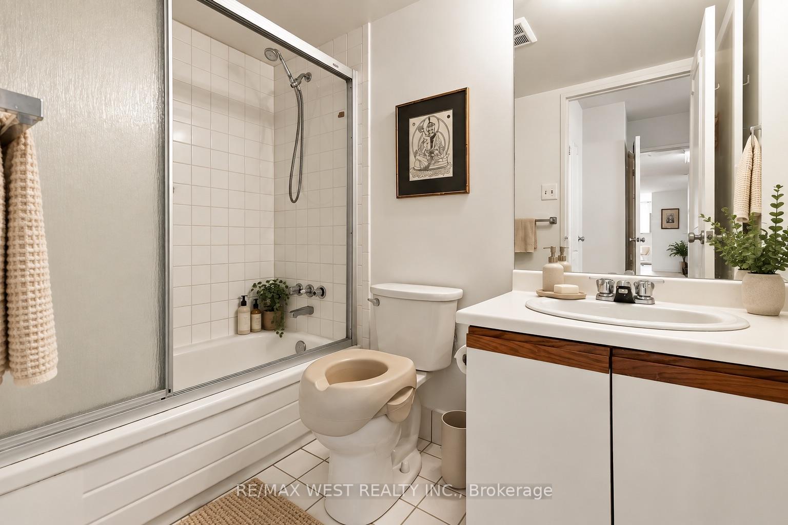 Photo 12 of Unit 2702, 80 Antibes Drive, North York, Westminster-Branson — HOMEH