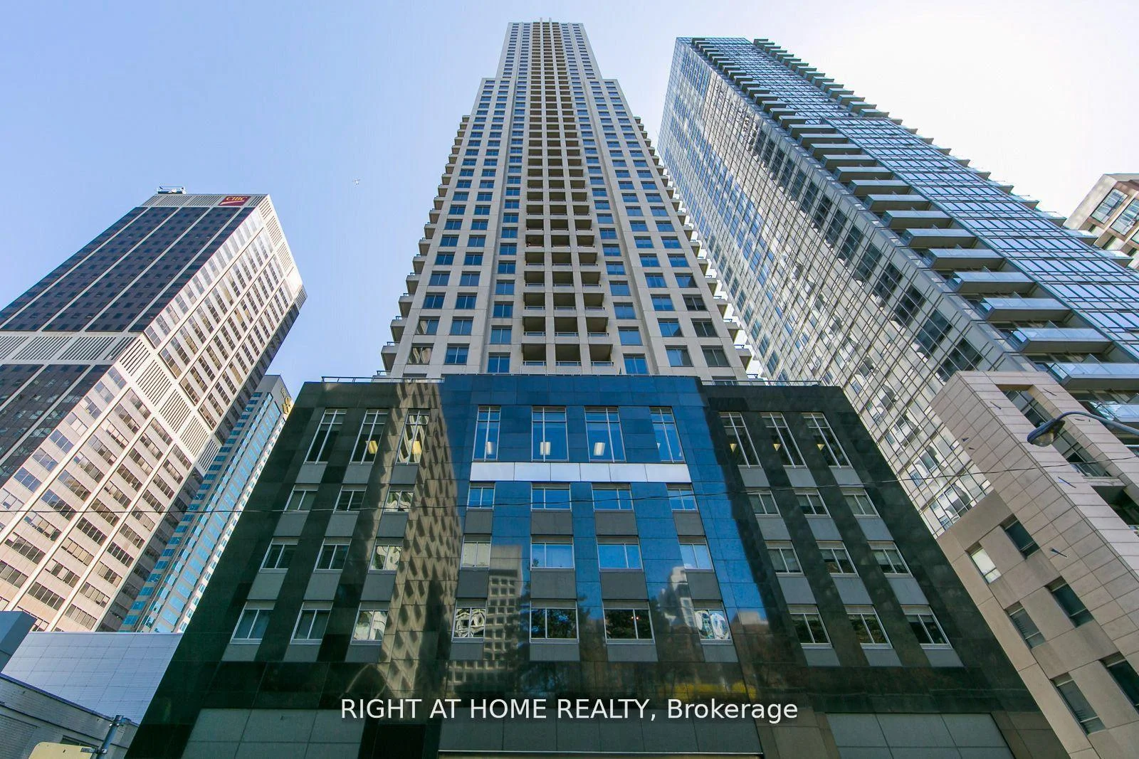 Photo 4 of Unit 1810, 35 Balmuto Street, Toronto, Bay Street Corridor — HOMEH