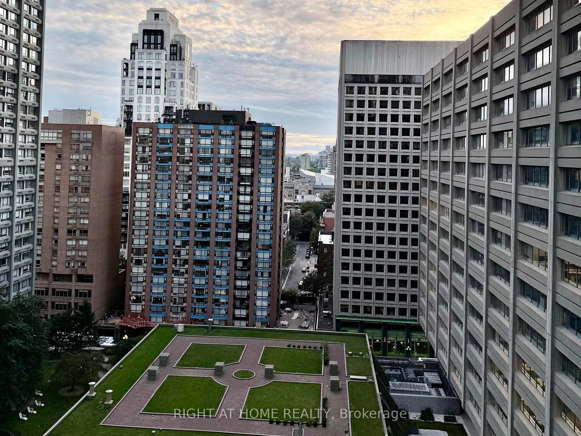 Photo 53 of Unit 1810, 35 Balmuto Street, Toronto, Bay Street Corridor — HOMEH