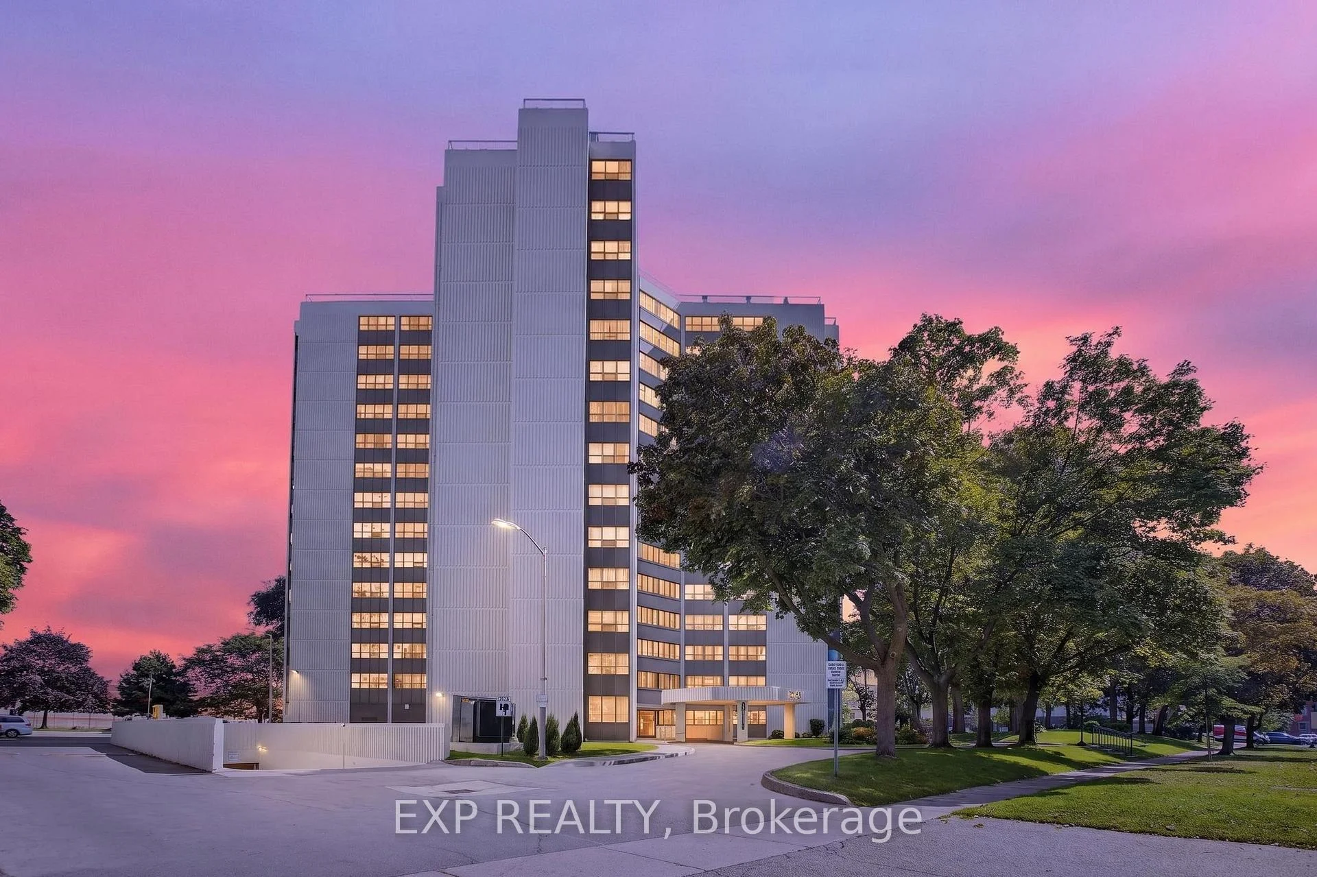 Photo 3 of Unit 808, 2323 Confederation Parkway, Mississauga, Cooksville — HOMEH