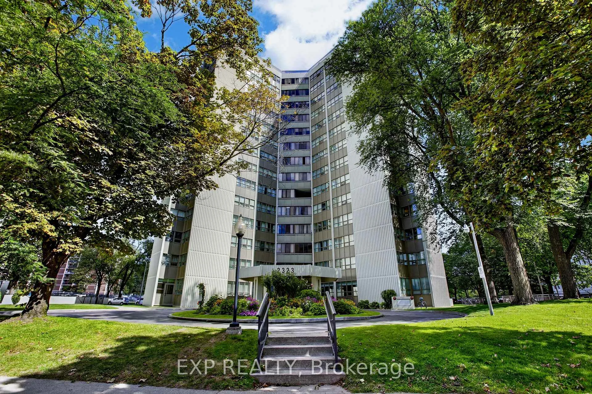 Photo 6 of Unit 808, 2323 Confederation Parkway, Mississauga, Cooksville — HOMEH