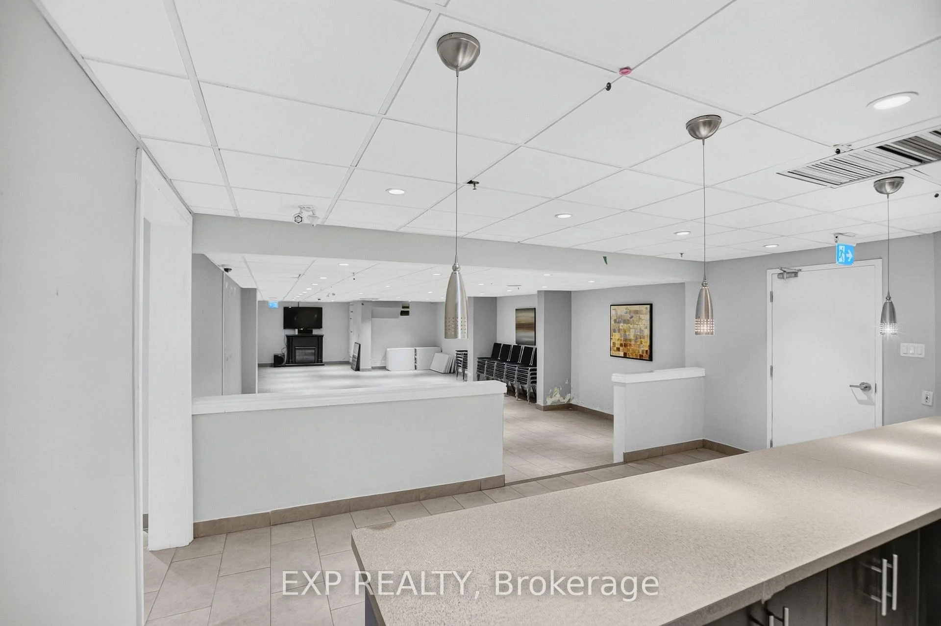 Photo 7 of Unit 808, 2323 Confederation Parkway, Mississauga, Cooksville — HOMEH