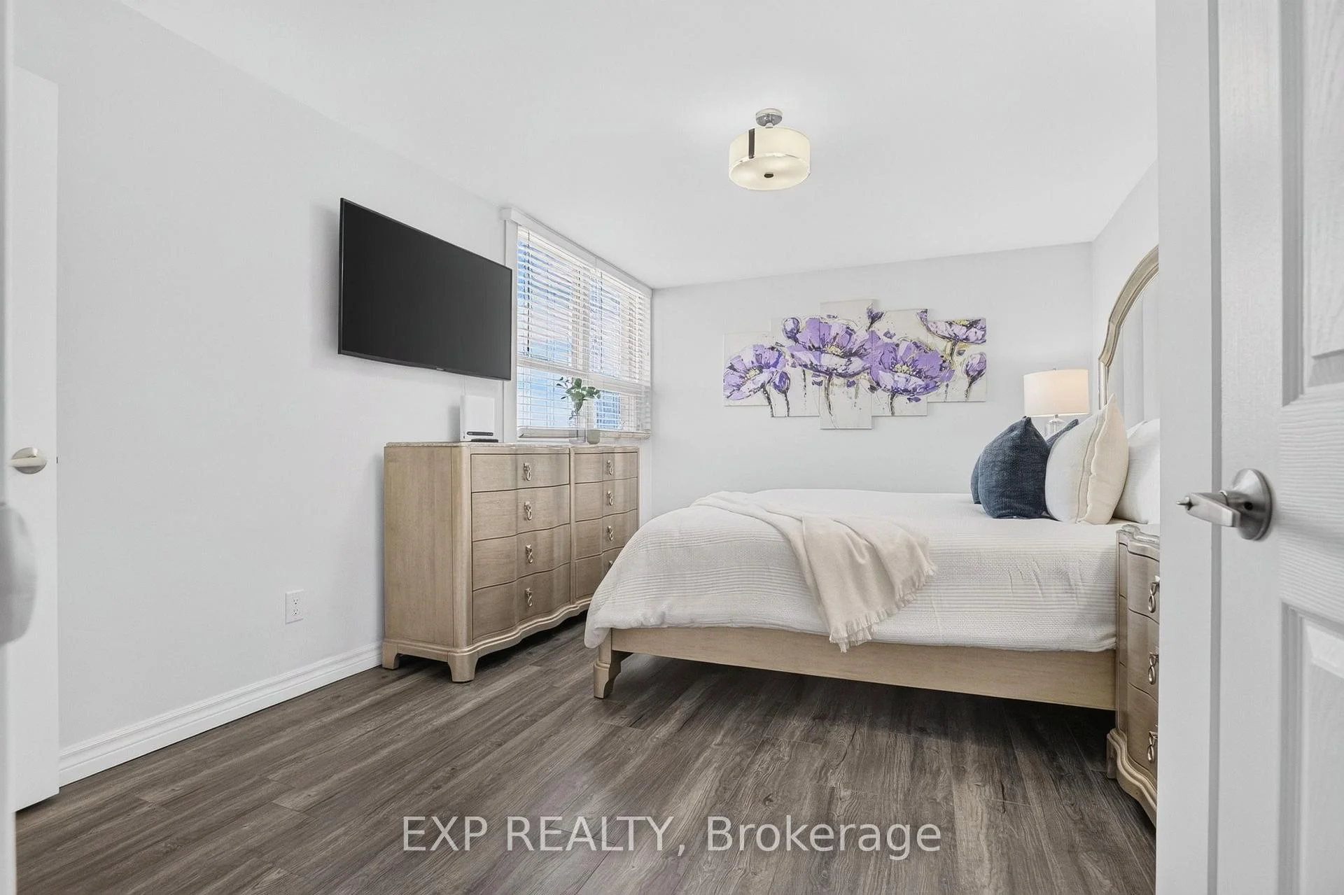 Photo 11 of Unit 808, 2323 Confederation Parkway, Mississauga, Cooksville — HOMEH