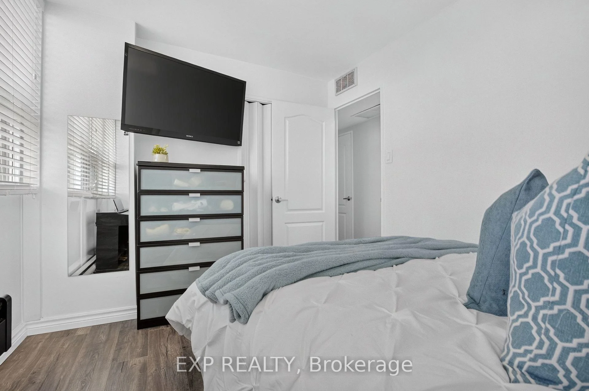 Photo 37 of Unit 808, 2323 Confederation Parkway, Mississauga, Cooksville — HOMEH