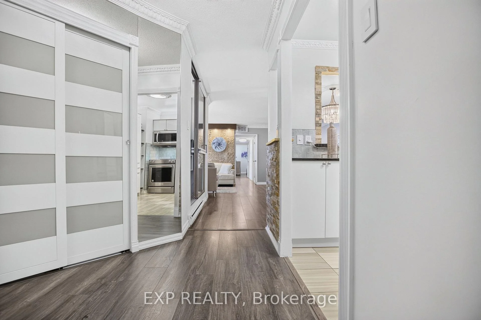 Photo 100 of Unit 808, 2323 Confederation Parkway, Mississauga, Cooksville — HOMEH