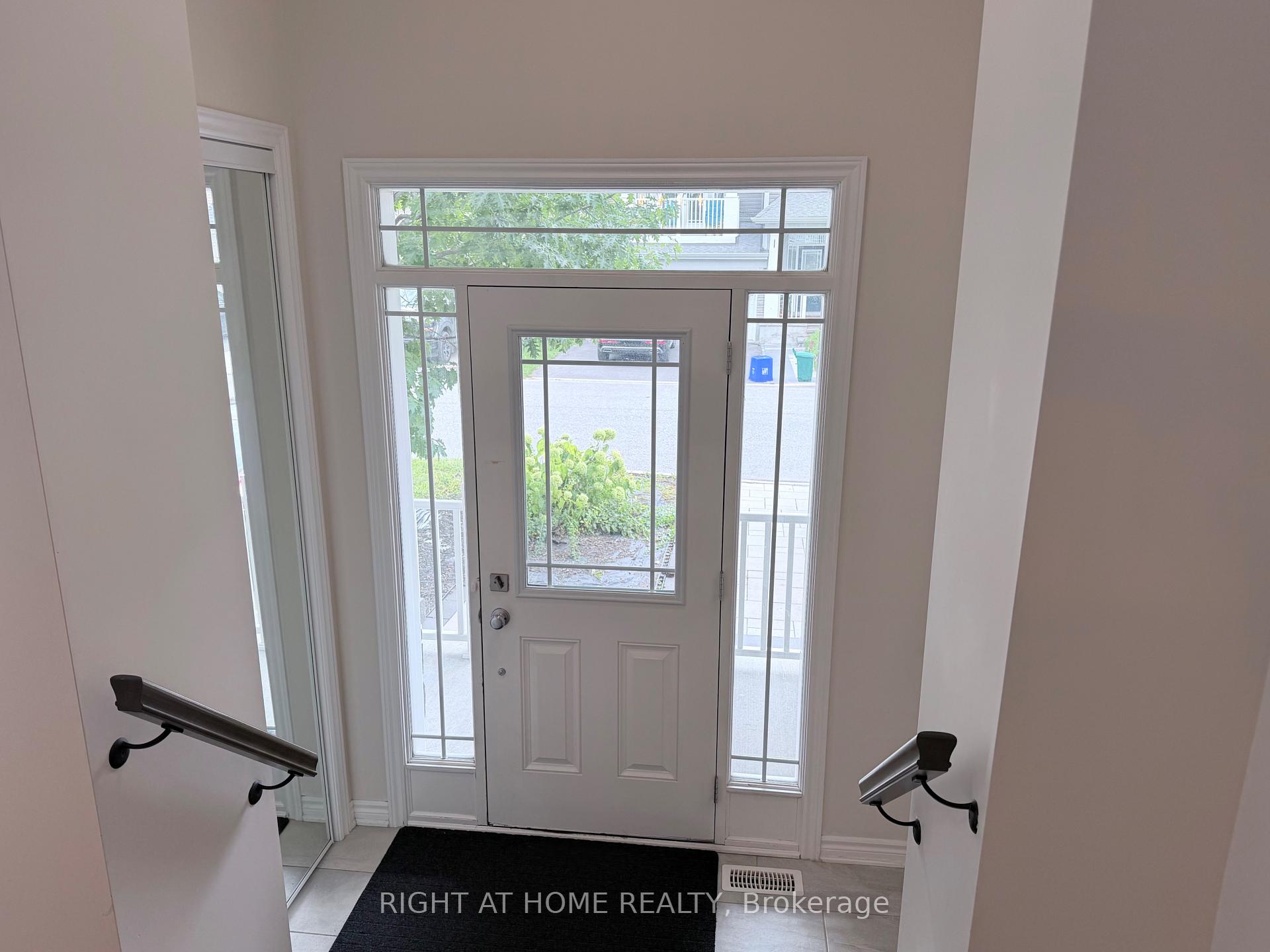 Photo 2 of 617 Silver Spruce Way, Ottawa, Kanata - Emerald Meadows/Trailwest — HOMEH