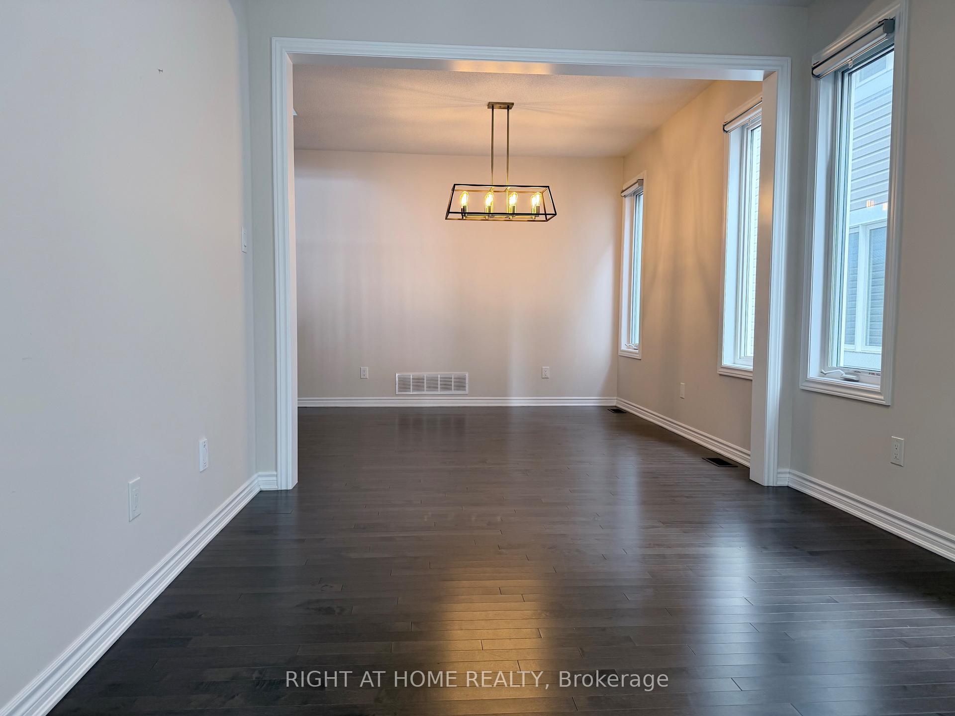 Photo 3 of 617 Silver Spruce Way, Ottawa, Kanata - Emerald Meadows/Trailwest — HOMEH