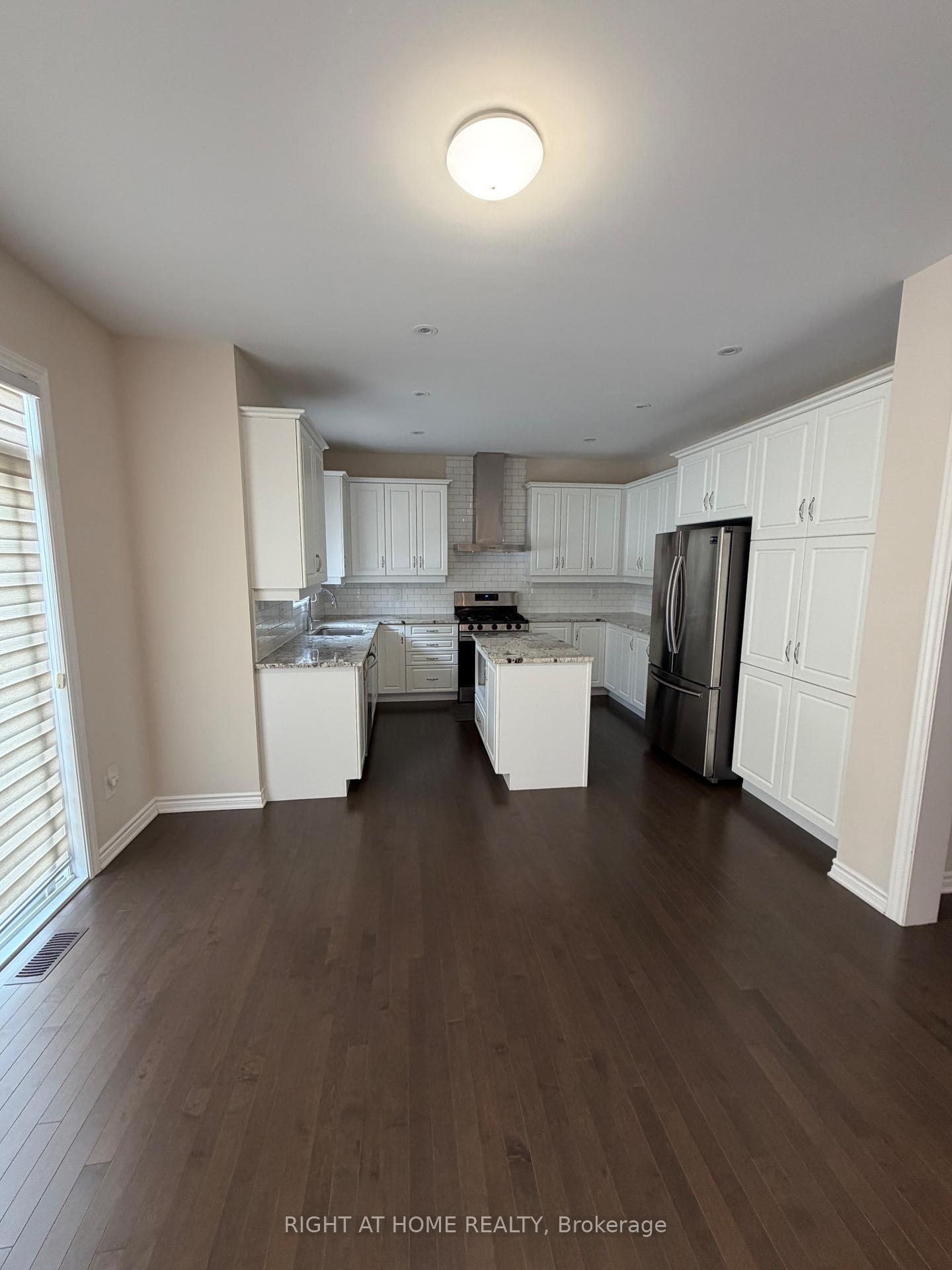 Photo 5 of 617 Silver Spruce Way, Ottawa, Kanata - Emerald Meadows/Trailwest — HOMEH