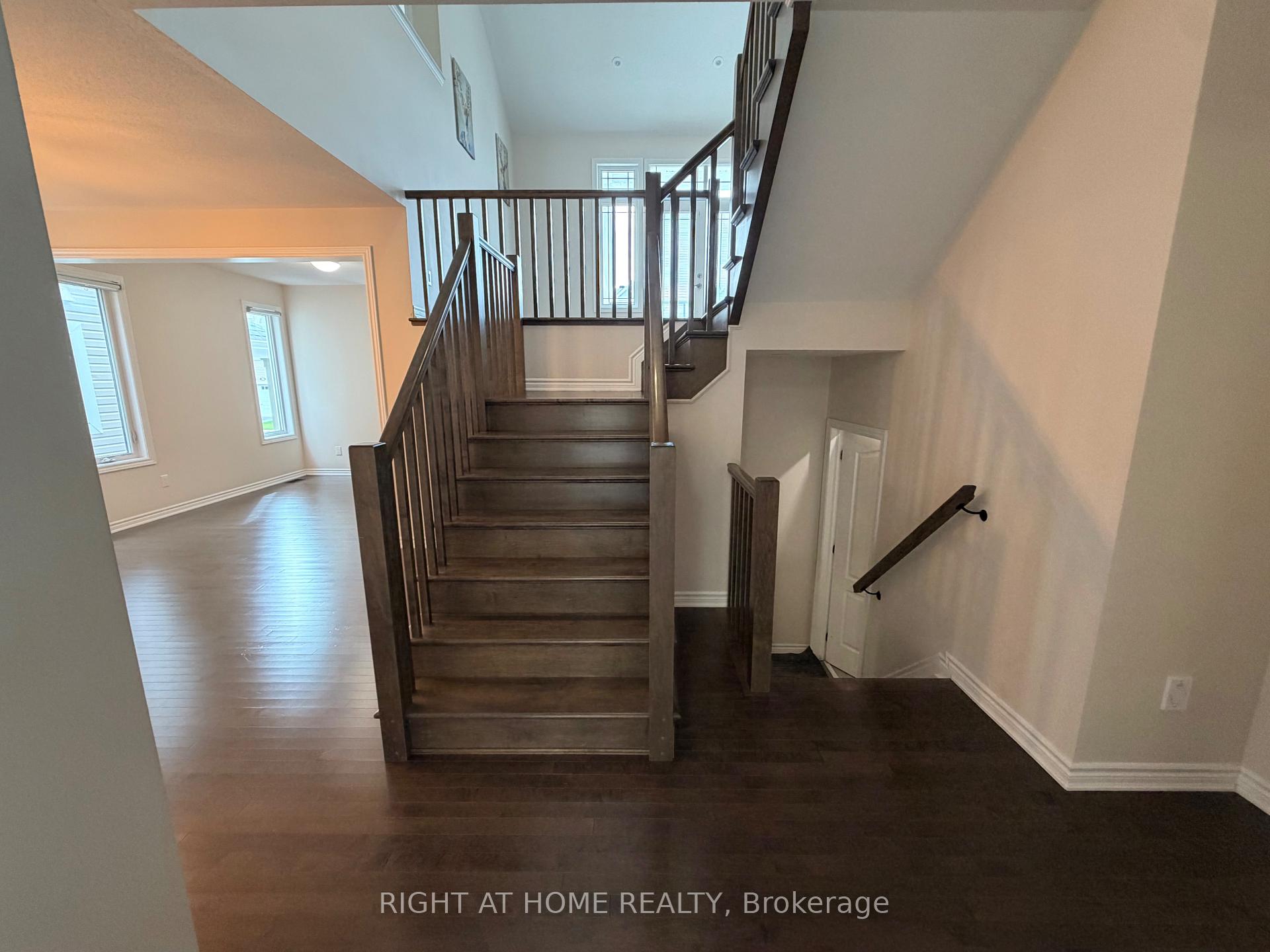 Photo 8 of 617 Silver Spruce Way, Ottawa, Kanata - Emerald Meadows/Trailwest — HOMEH
