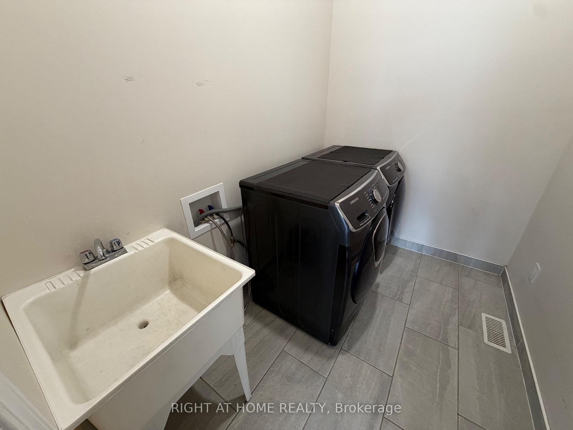 Photo 20 of 617 Silver Spruce Way, Ottawa, Kanata - Emerald Meadows/Trailwest — HOMEH