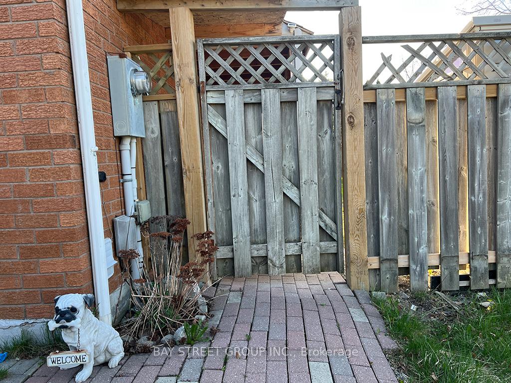 Photo 2 of Bsmt 50 Coppard Ave, Markham, Middlefield — HOMEH