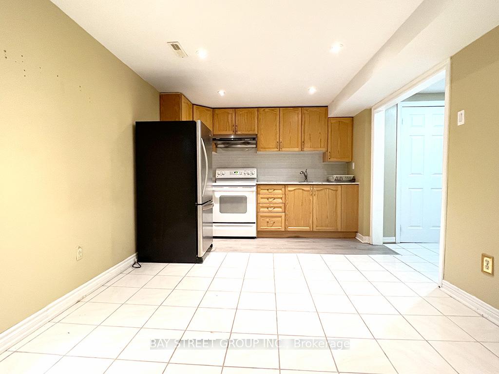 Photo 3 of Bsmt 50 Coppard Ave, Markham, Middlefield — HOMEH