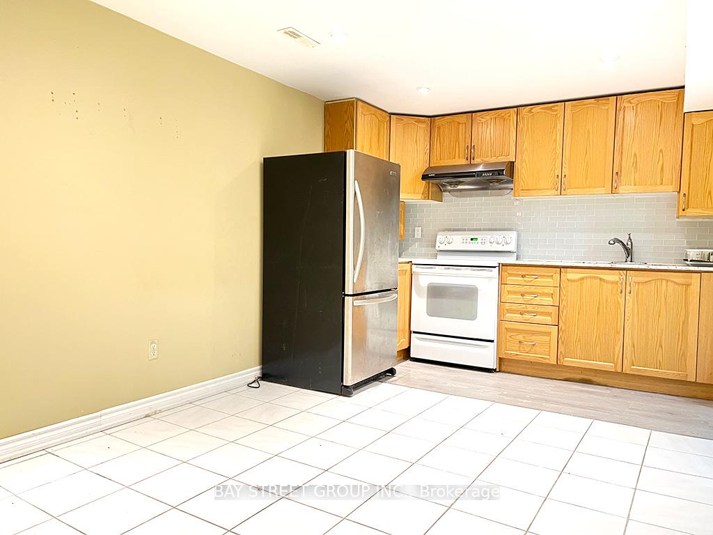 Photo 4 of Bsmt 50 Coppard Ave, Markham, Middlefield — HOMEH