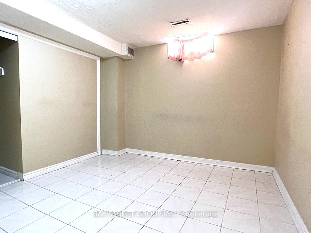 Photo 7 of Bsmt 50 Coppard Ave, Markham, Middlefield — HOMEH