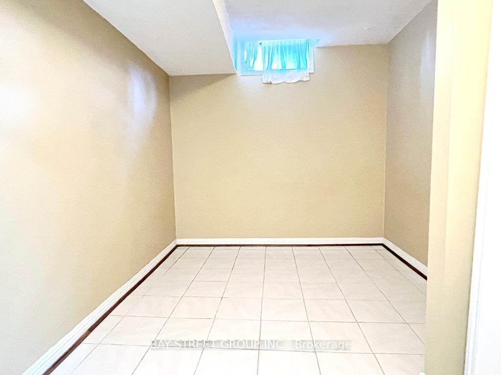 Photo 6 of Bsmt 50 Coppard Ave, Markham, Middlefield — HOMEH