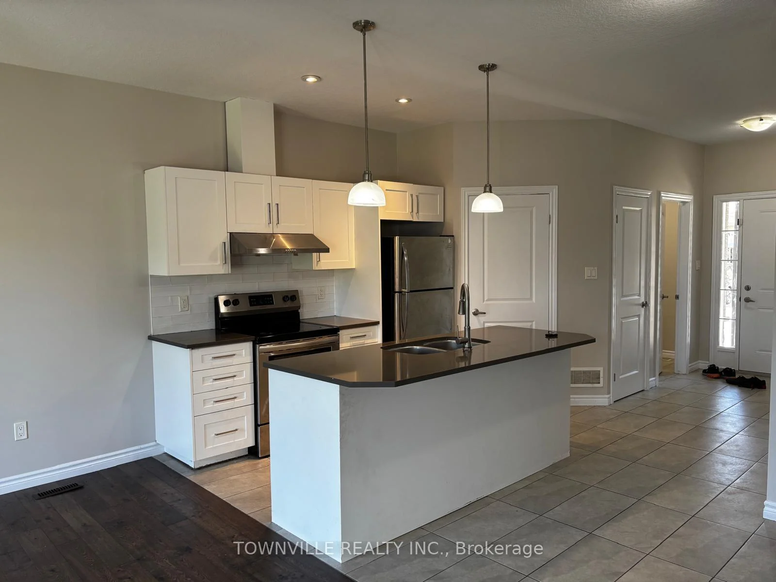 Photo 3 of Unit 32, 2910 Tokala Trail, London, North C — HOMEH