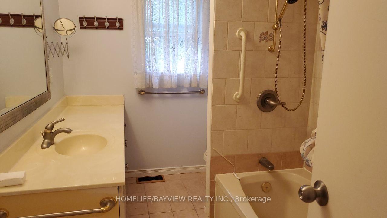 Photo 36 of 52 Wild Cherry Lane, Markham, Royal Orchard — HOMEH