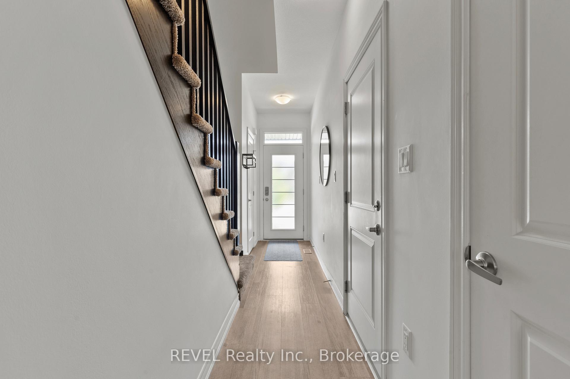 Photo 3 of 3954 Crown Street, Lincoln, Beamsville — HOMEH