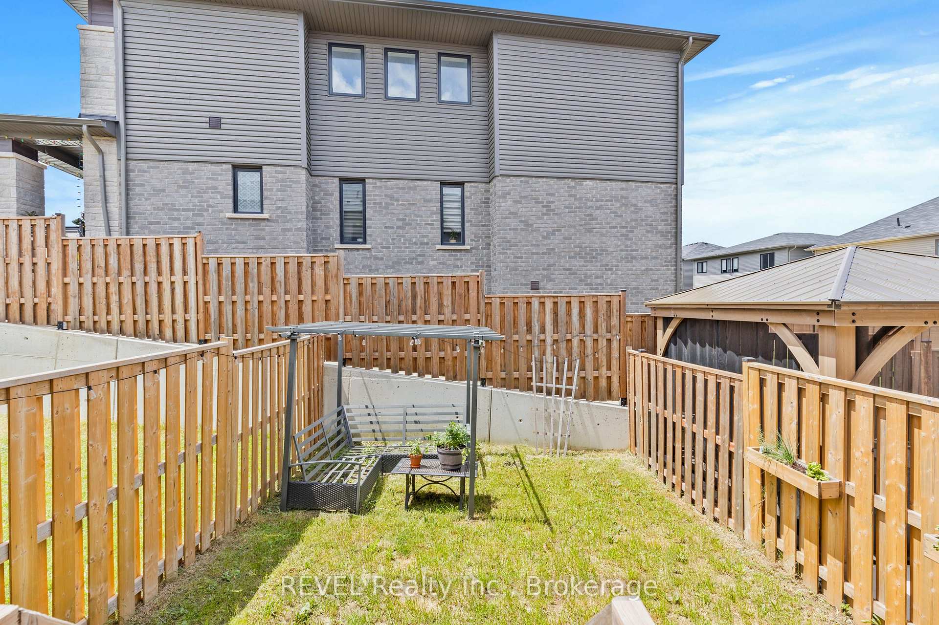 Photo 30 of 3954 Crown Street, Lincoln, Beamsville — HOMEH