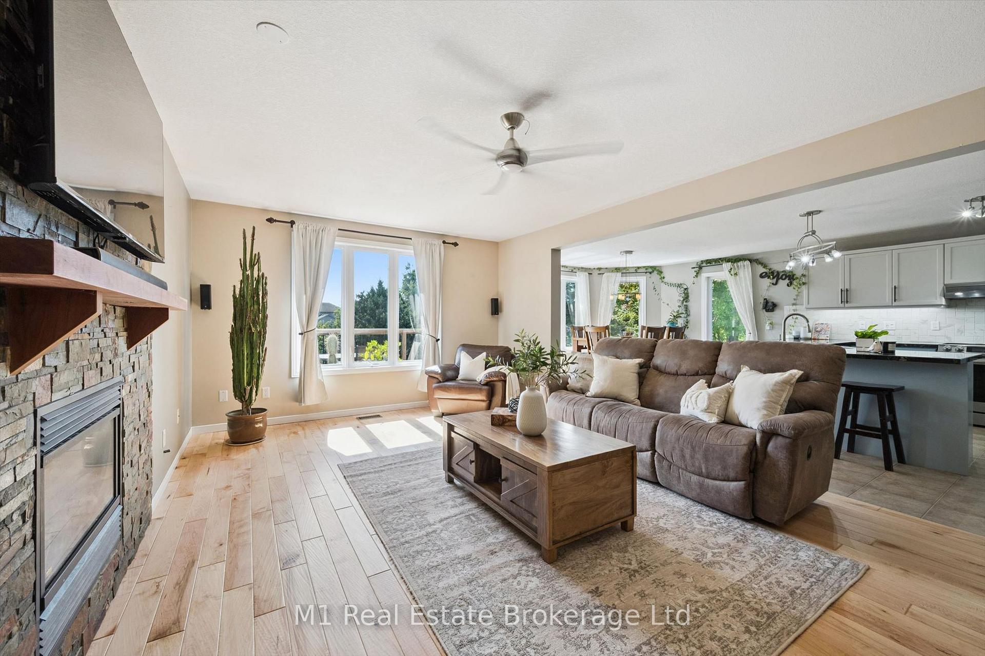 Photo 7 of 46 Paulstown Crescent, Guelph, Clairfields/Hanlon Business Park — HOMEH
