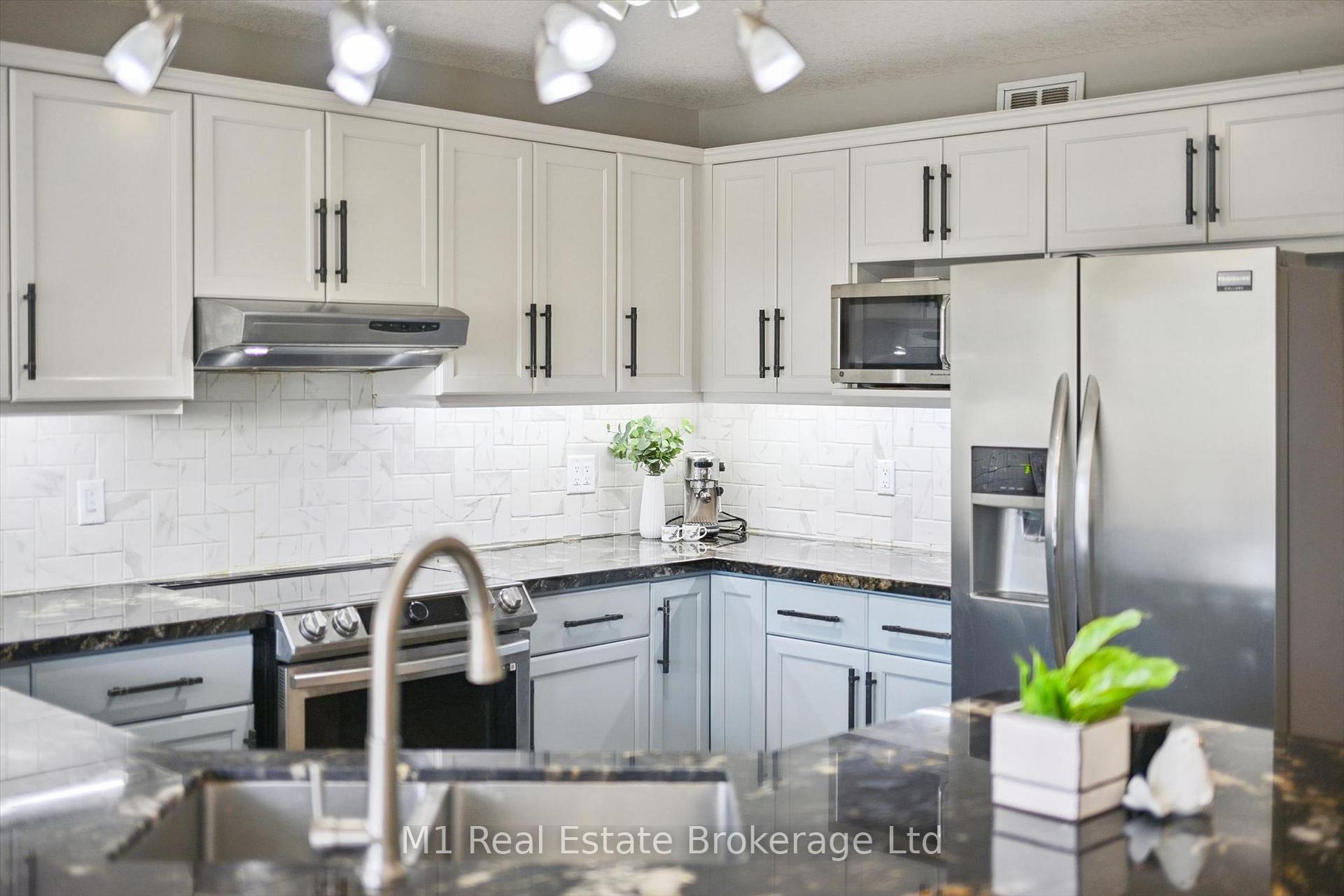 Photo 9 of 46 Paulstown Crescent, Guelph, Clairfields/Hanlon Business Park — HOMEH